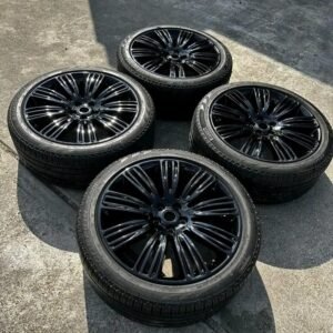 275/40 R22 new rims with original overfinch scorpion tires can fit Range Rover velar sport Evoque and Vouge .