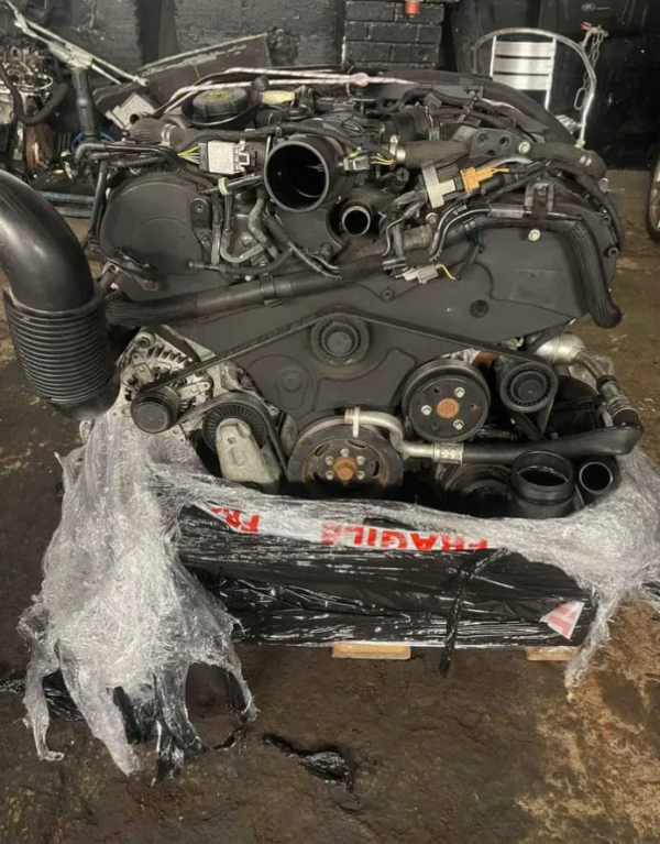 Land Rover/Range Rover Sport Disco 4 Engine 3.0l TDV6 45.000 kilometers complete with gearbox 12 months warranty.Refund accepted