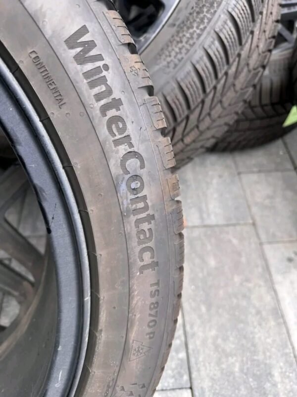 RANGE ROVER EVOGUE/SPORT/VELAR WHEELS AND WINTER / SUMMER TYRES GLOSSY BLACK 245/40/ R20 06 MONTHS WARRANTY REFUND ACCEPTED .