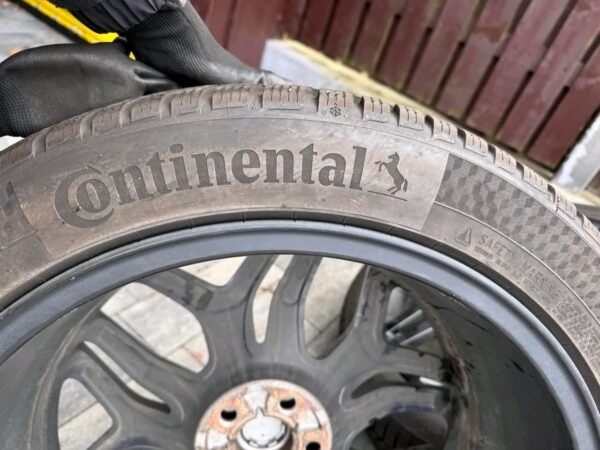 RANGE ROVER EVOGUE/SPORT/VELAR WHEELS AND WINTER / SUMMER TYRES GLOSSY BLACK 245/40/ R20 06 MONTHS WARRANTY REFUND ACCEPTED .