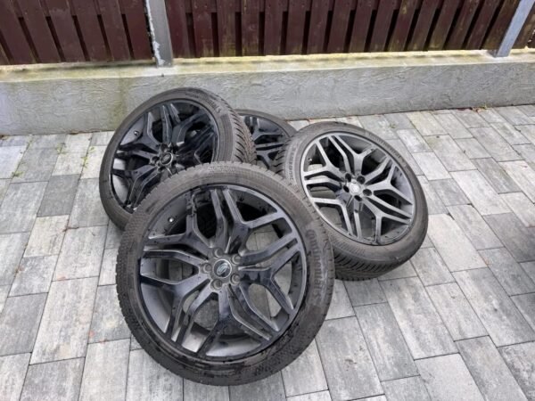 RANGE ROVER EVOGUE/SPORT/VELAR WHEELS AND WINTER / SUMMER TYRES GLOSSY BLACK 245/40/ R20 06 MONTHS WARRANTY REFUND ACCEPTED .