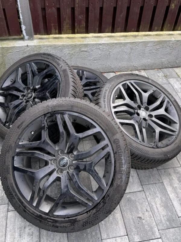 RANGE ROVER EVOGUE/SPORT/VELAR WHEELS AND WINTER / SUMMER TYRES GLOSSY BLACK 245/40/ R20 06 MONTHS WARRANTY REFUND ACCEPTED .